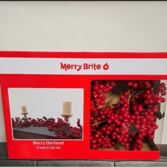 Merry Brite Christmas Red Berry Garland - Picture 1 of 3
